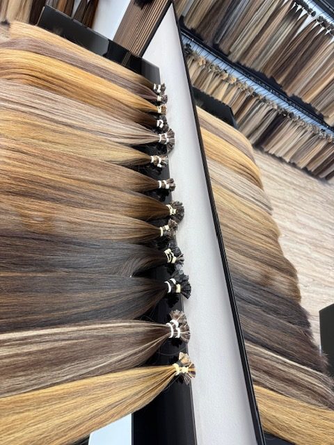 Wir führen die Haarverlängerung in Bonn und Sagt Augustin für Sie durch – ganz gleich, ob Extensions oder Bondings